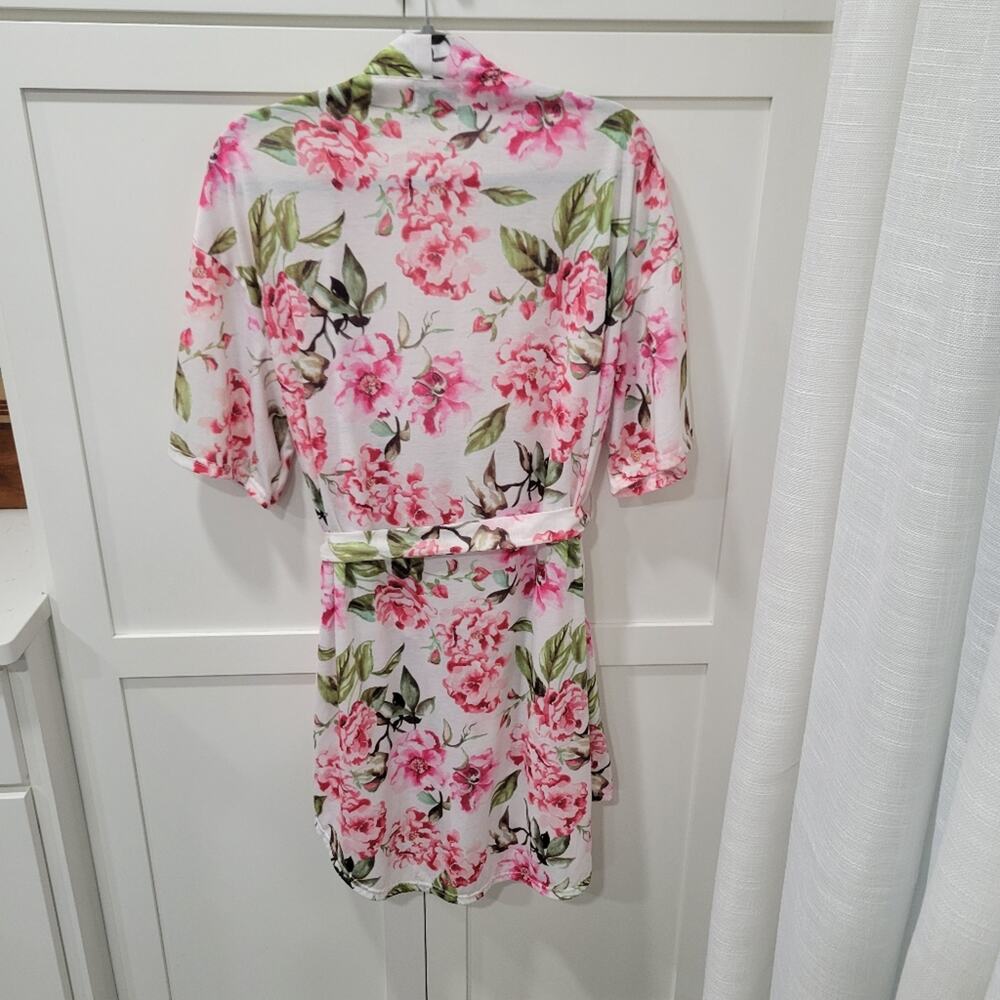 Show me MuMu Brie Floral Robe O/S - Picture 2 of 6